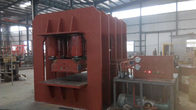 1800噸鋼木門壓花機(jī)