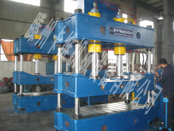 315噸汽車(chē)內(nèi)飾件液壓機(jī)